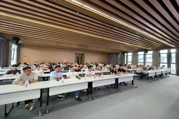 強(qiáng)化公司稅務(wù)、法務(wù)建設(shè) 增強(qiáng)風(fēng)險防控能力 —浙江中立建設(shè)有限公司開展稅務(wù)和法務(wù)培訓(xùn)會